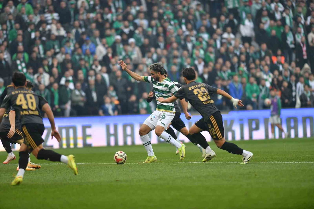 BURSASPOR SAHASINDA ALİAĞA FK İLE GOLSÜZ BERABERE KALDI