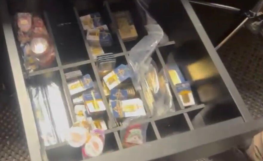 BÜYÜKÇEKMECE ADLİYESİ EMANET BÜROSUNUN GÖREVLİ ZİMMET MEMURUNUN 50 KİLOGRAM GÜMÜŞ VE YAKLAŞIK 25...