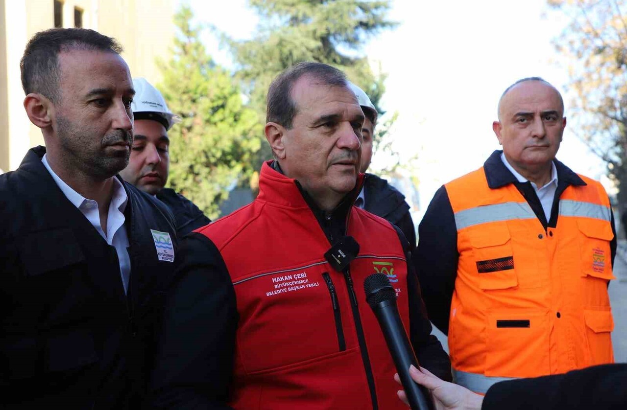 BÜYÜKÇEKMECE’DE 32 BAĞIMSIZ BÖLÜMDEN OLUŞAN RİSKLİ SİTE BELEDİYE VE VATANDAŞ İŞ BİRLİĞİYLE...