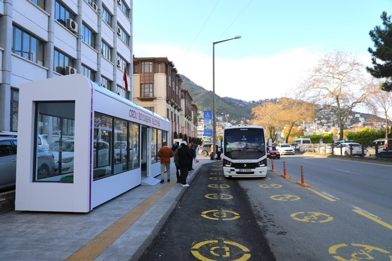 BÜYÜKŞEHİR BELEDİYESİ, TOPLU ULAŞIMDA KALİTEYİ YÜKSELTMEK VE VATANDAŞ MEMNUNİYETİNİ ARTIRMAK...