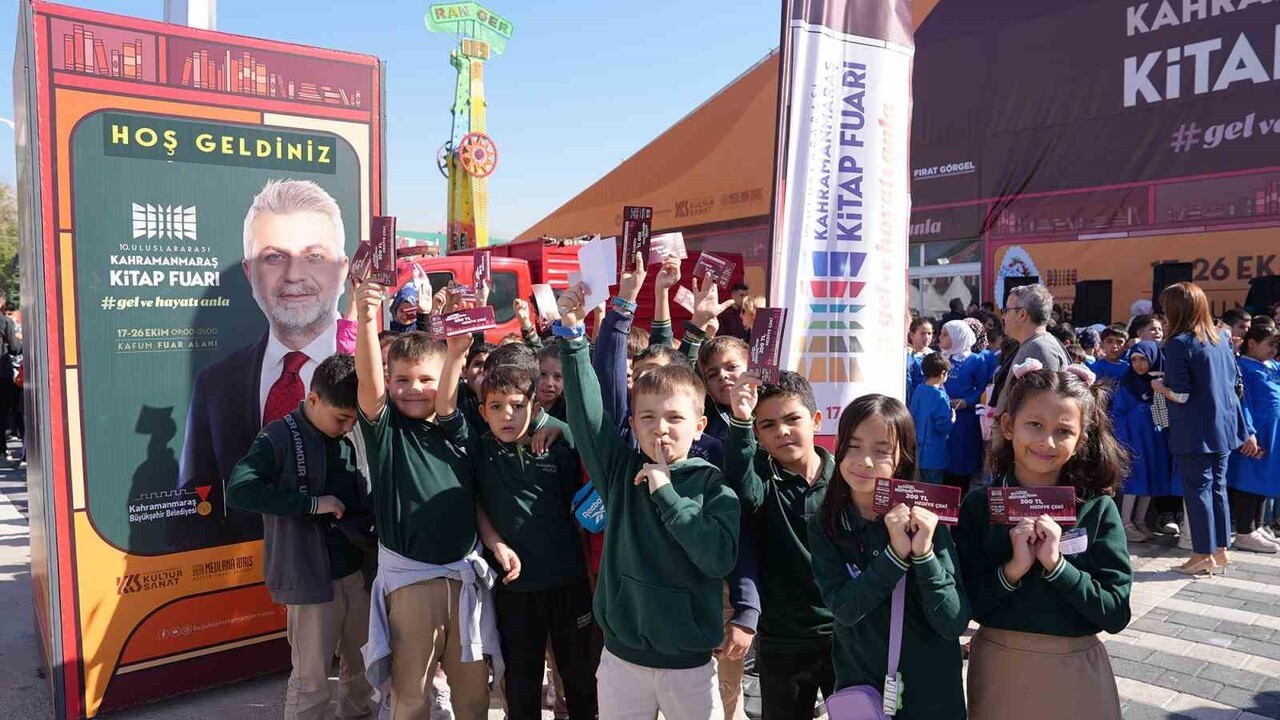 CAHİT ZARİFOĞLU'NDAN ABDURRAHİM KARAKOÇ'A, NECİP FAZIL'DAN AŞIK MAHZUNİ ŞERİF'E ONLARCA ŞAİR...