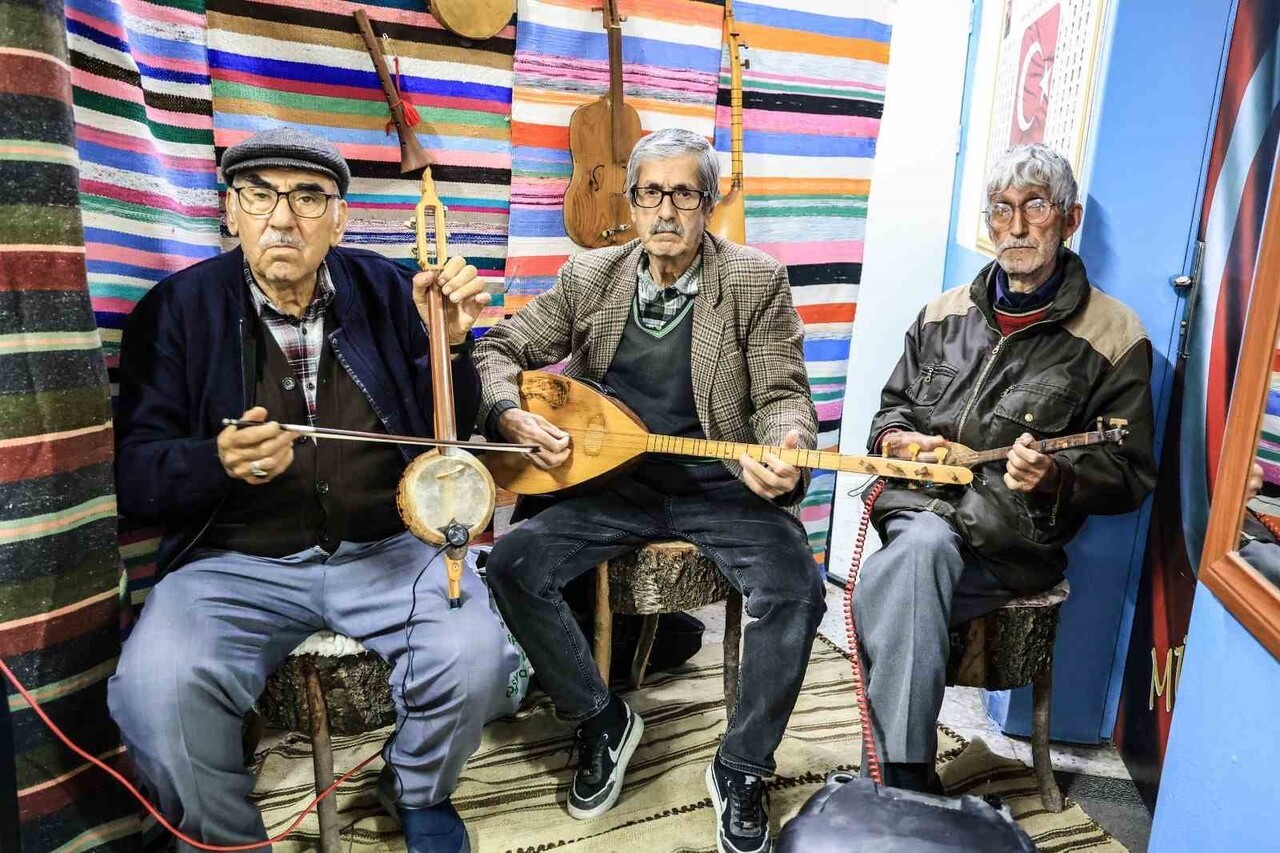 ÇAMELİ ATATÜRK İLKOKULU TARAFINDAN TUTUM, YATIRIM VE TÜRK MALLARI HAFTASI KAPSAMINDA DÜZENLENEN...