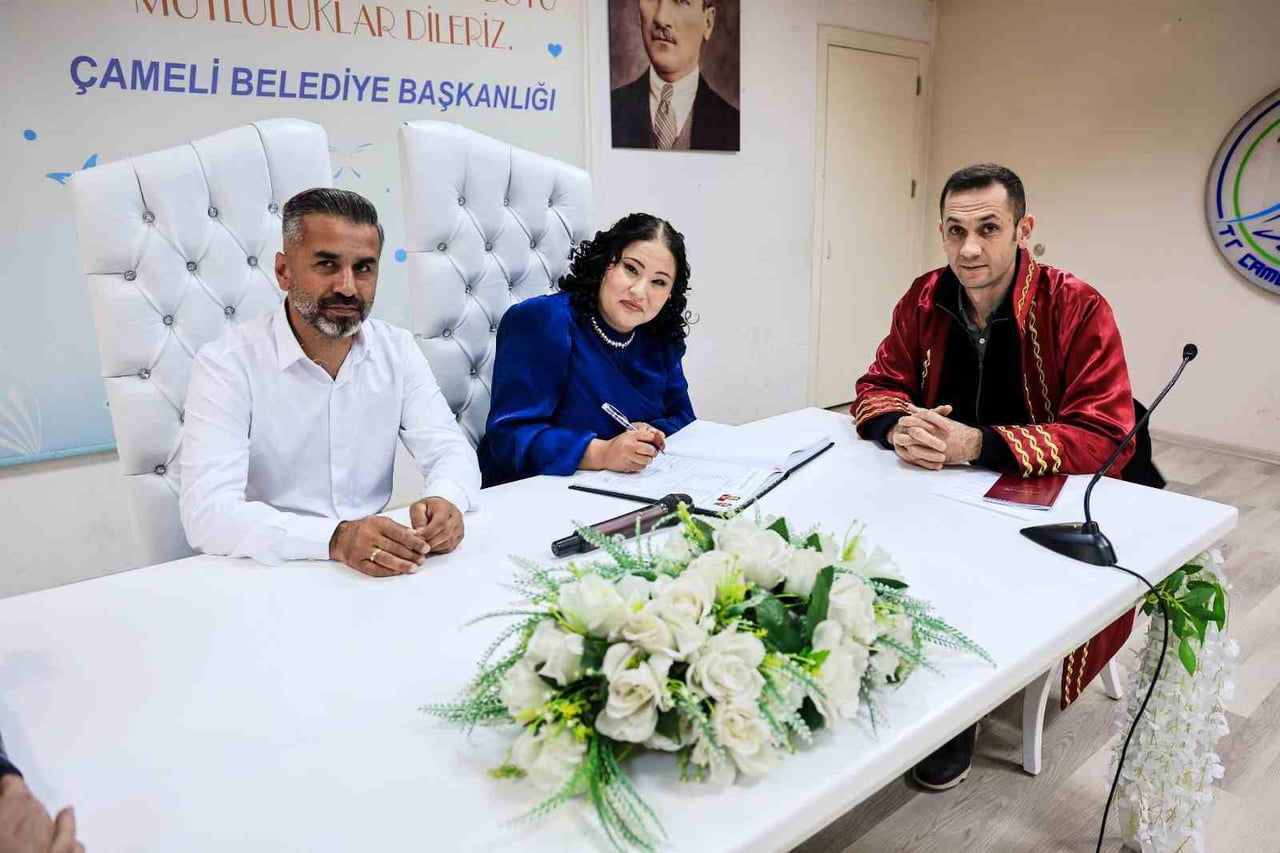 ÇAMELİ’DE 2025 YILININ SON NİKÂHI, PINAR YALÇIN İLE UFUK ÖZPAY ÇİFTİ ARASINDA KIYILDI. NİKÂH...