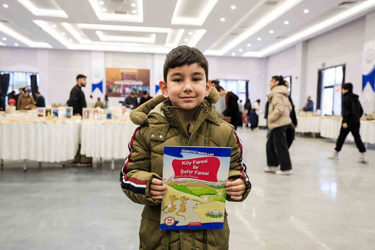 ÇAMELİ’DE İLK KEZ DÜZENLENEN ÇAMELİ BELEDİYESİ 1. KİTAP GÜNLERİ, DÜZENLENEN AÇILIŞ PROGRAMIYLA...
