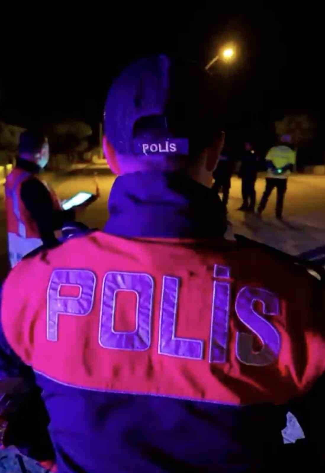 ÇANAKKALE'DE EMNİYET EKİPLERİNCE GERÇEKLEŞTİRLEN HUZUR VE GÜVENLİK UYGULAMALARINDA 5 ŞÜPHELİ...