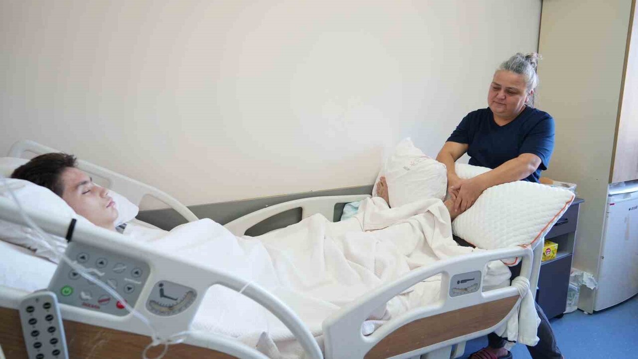 ÇANAKKALE'DE OKULDA ARKADAŞI TARAFINDAN DÖVÜLEN VE KALBİ DURAN MURAT DUHA YILDIZ'IN YAŞAM...