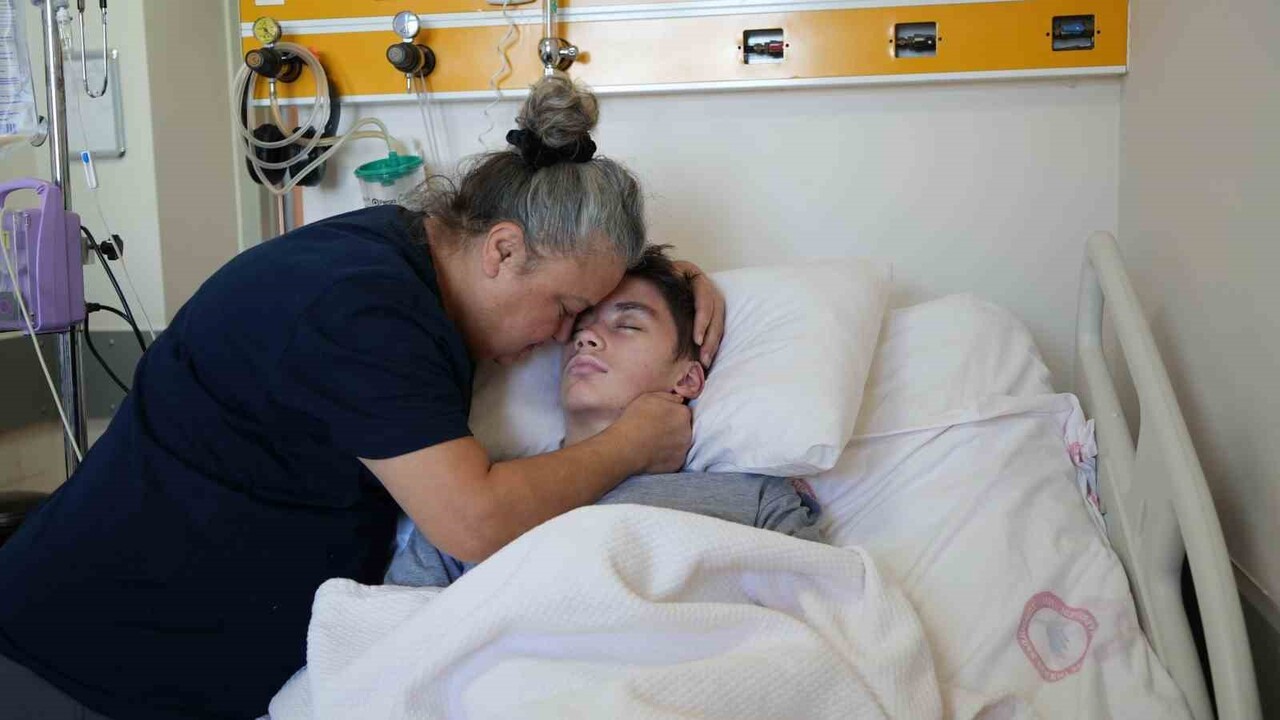 ÇANAKKALE'DE OKULDA ARKADAŞI TARAFINDAN DÖVÜLEN VE KALBİ DURAN MURAT DUHA YILDIZ'IN YAŞAM...