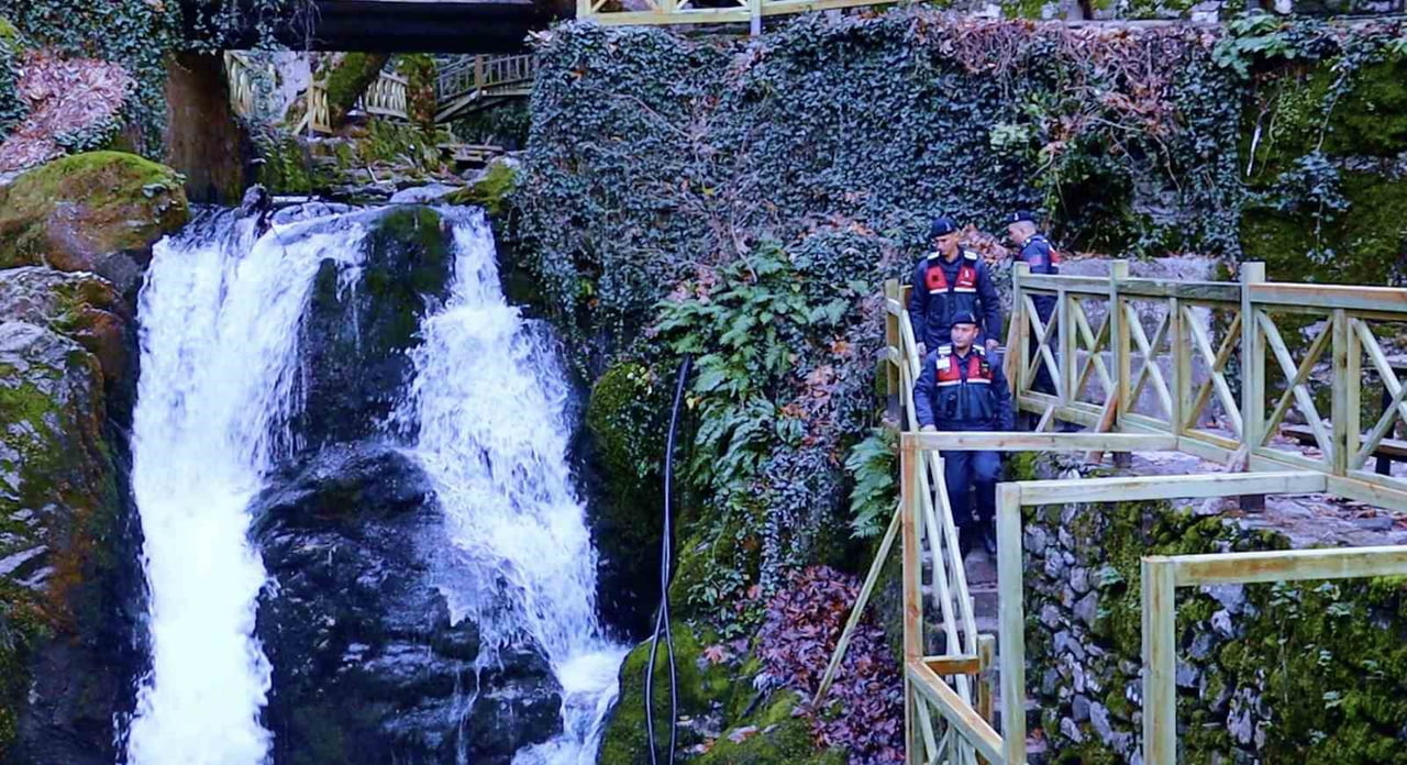 ÇANAKKALE'NİN BAYRAMİÇ İLÇESİNDE BULUNAN AYAZMA PINARI TABİAT PARKI VE ÇEVRESİ JANDARMA...