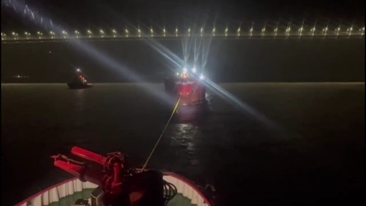 ÇANAKKALE BOĞAZI’NDAN GEÇEN 110 METRE BOYUNDAKİ ’ENIF’ İSİMLİ GENEL KARGO GEMİSİ MAKİNE ARIZASI...