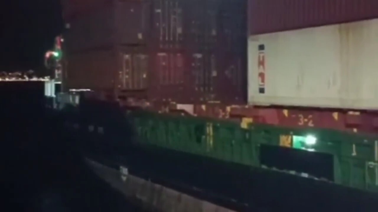 ÇANAKKALE BOĞAZI’NDAN GEÇEN PANAMA BAYRAKLI 108 METRE BOYUNDAKİ ‘ORİTA’ KONTEYNER GEMİSİ MAKİNE...