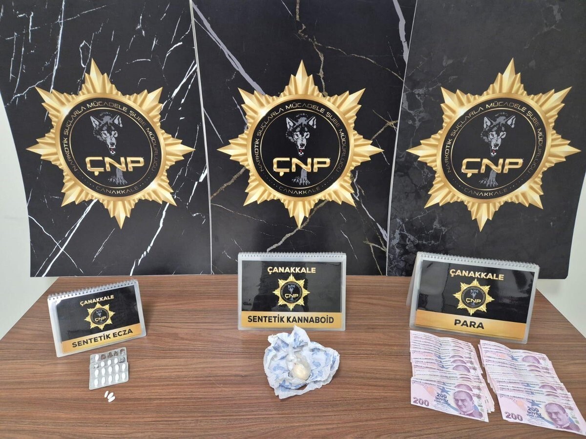 ÇANAKKALE’DE EMNİYET EKİPLERİNCE GERÇEKLEŞTİRİLEN UYUŞTURUCU OPERASYONUNDA UYUŞTURUCU MADDE...