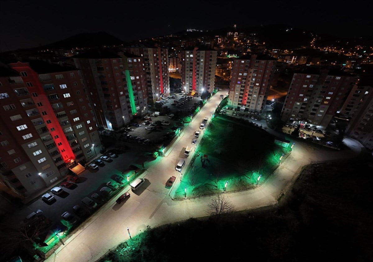 CANİK BELEDİYESİ SOKAKLARDA AYDINLATMA ÇALIŞMALARINA DEVAM EDİYOR