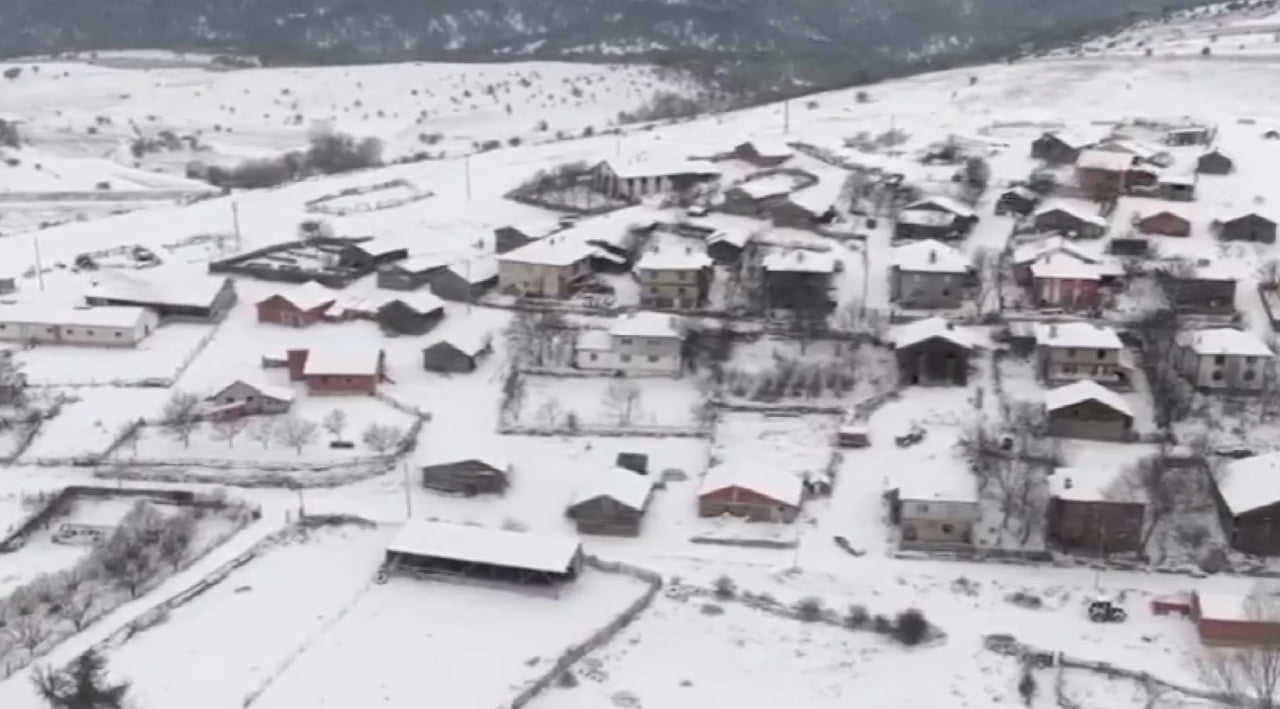 ÇANKIRI’DA HAVA SICAKLIĞININ DÜŞMESİ İLE YÜKSEK KESİMLİ İLÇELERDE  KAR YAĞIŞI ETKİLİ OLDU. KAR...