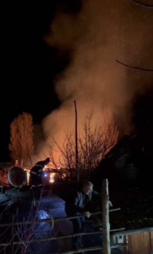 ÇANKIRI’NIN ILGAZ İLÇESİNDE BİR KÖYDE ÇIKAN YANGINDA İKİ EV YANARAK KULLANILMAZ HALE...