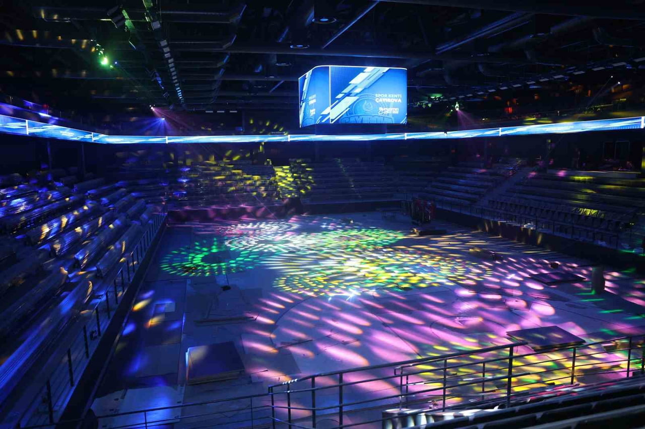 ÇAYIROVA BELEDİYE BAŞKANI BÜNYAMİN ÇİFTÇİ, KAPALI SPOR SALONU VE SPORCU FABRİKASI’NDAKİ...