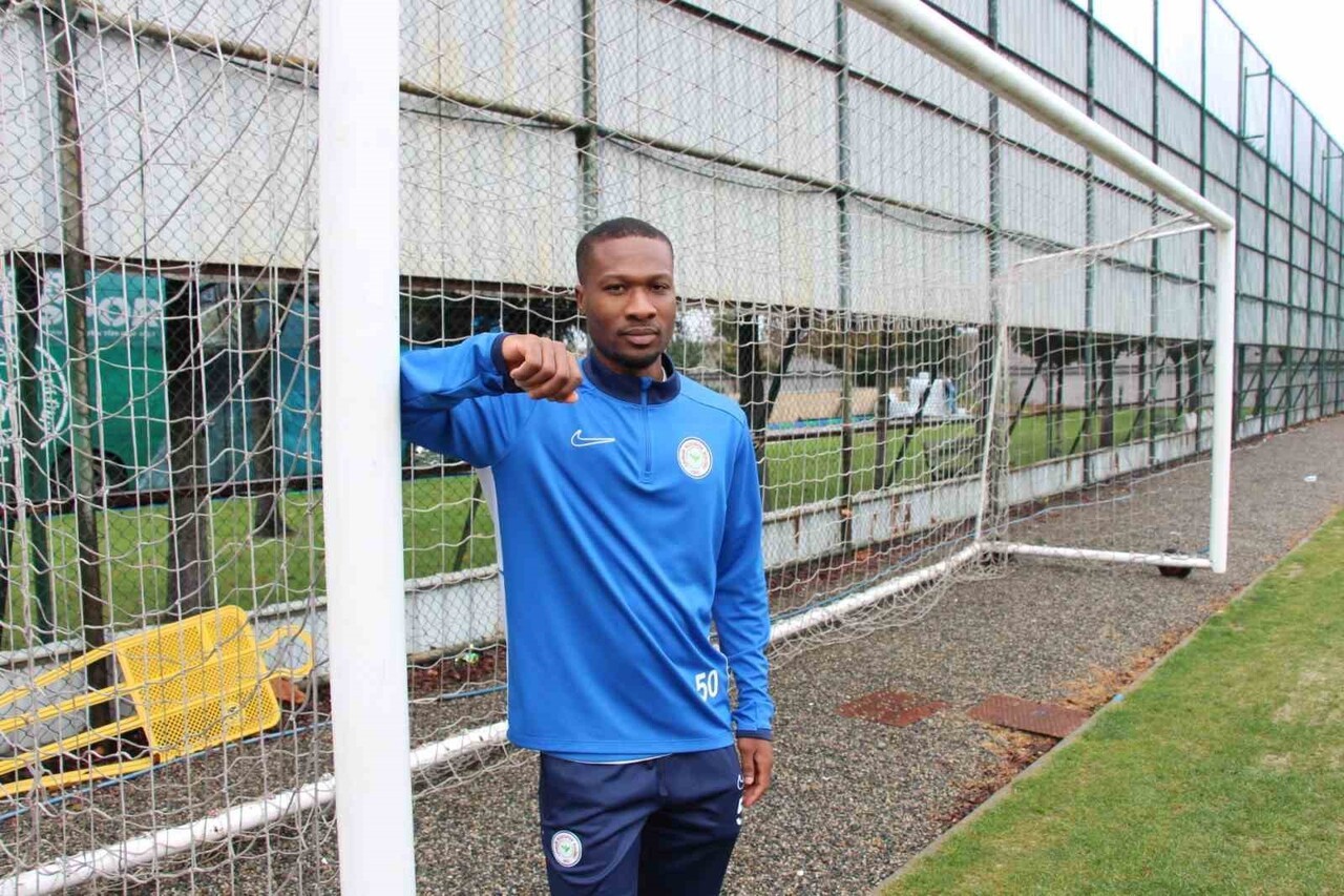 ÇAYKUR RİZESPOR'UN ANGOLALI FUTBOLCUSU LOİDE AUGUSTO, TEKNİK DİREKTÖR DEĞİŞİKLİĞİNDEN SONRA TAKIM...