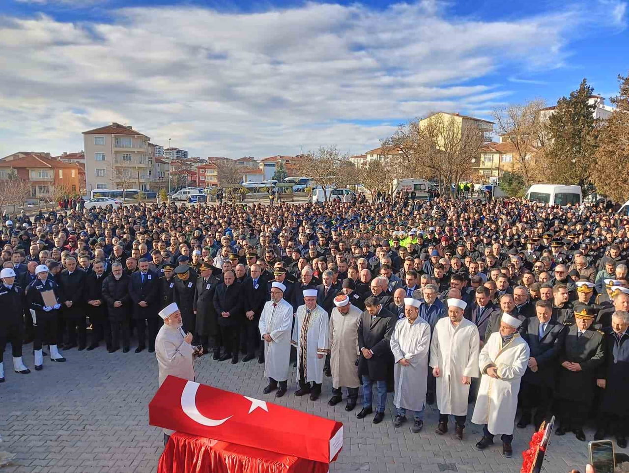 CENAZE NAMAZINDA İÇİŞLERİ BAKAN YARDIMCISI MEHMET SAĞLAM, AİLE VE SOSYAL HİZMETLER BAKAN...