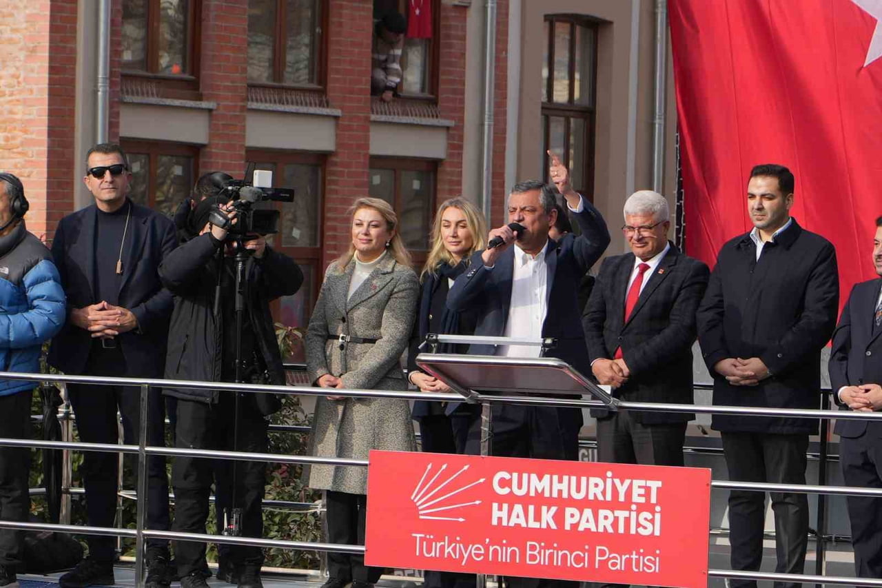 CHP GENEL BAŞKANI ÖZGÜR ÖZEL'İN EDİRNE MİTİNGİNDE YUNANİSTAN VE BULGARİSTAN'IN EKONOMİLERİNİ ÖRNEK...