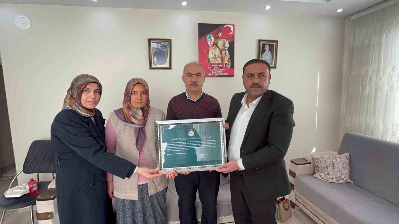 ÇİÇEKDAĞI BELEDİYE BAŞKANI HASAN HAKANOĞLU, ŞEHİT AİLELERİNİ ZİYARET EDEREK, ŞEHİTLER İÇİN ÖZEL...