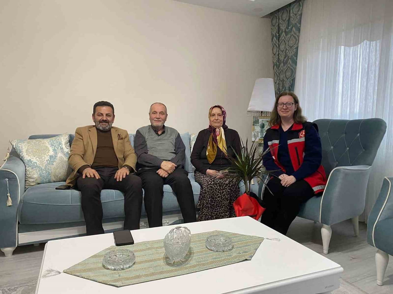 ÇİÇEKLER ŞEHİT ANNELERİNİN ELLERİYLE GÜZELLEŞTİ