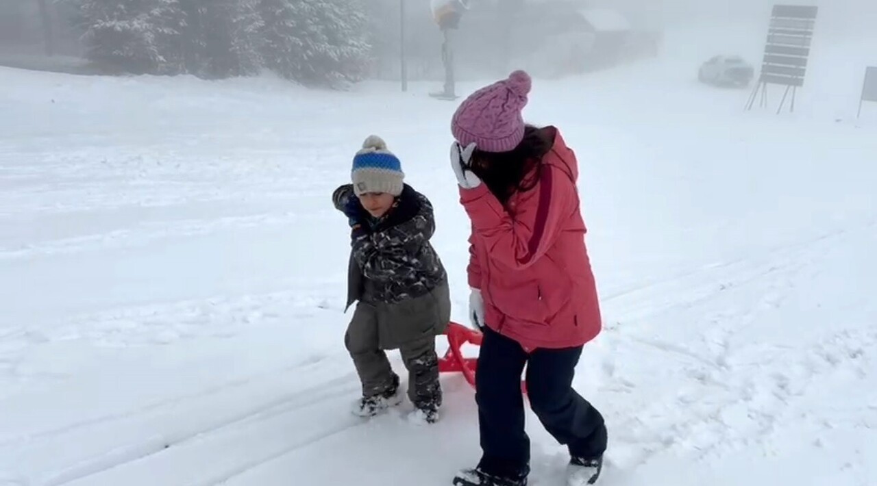 ÇOCUKLAR KARDAN ADAM YAPTI, KIZAK KAYDI