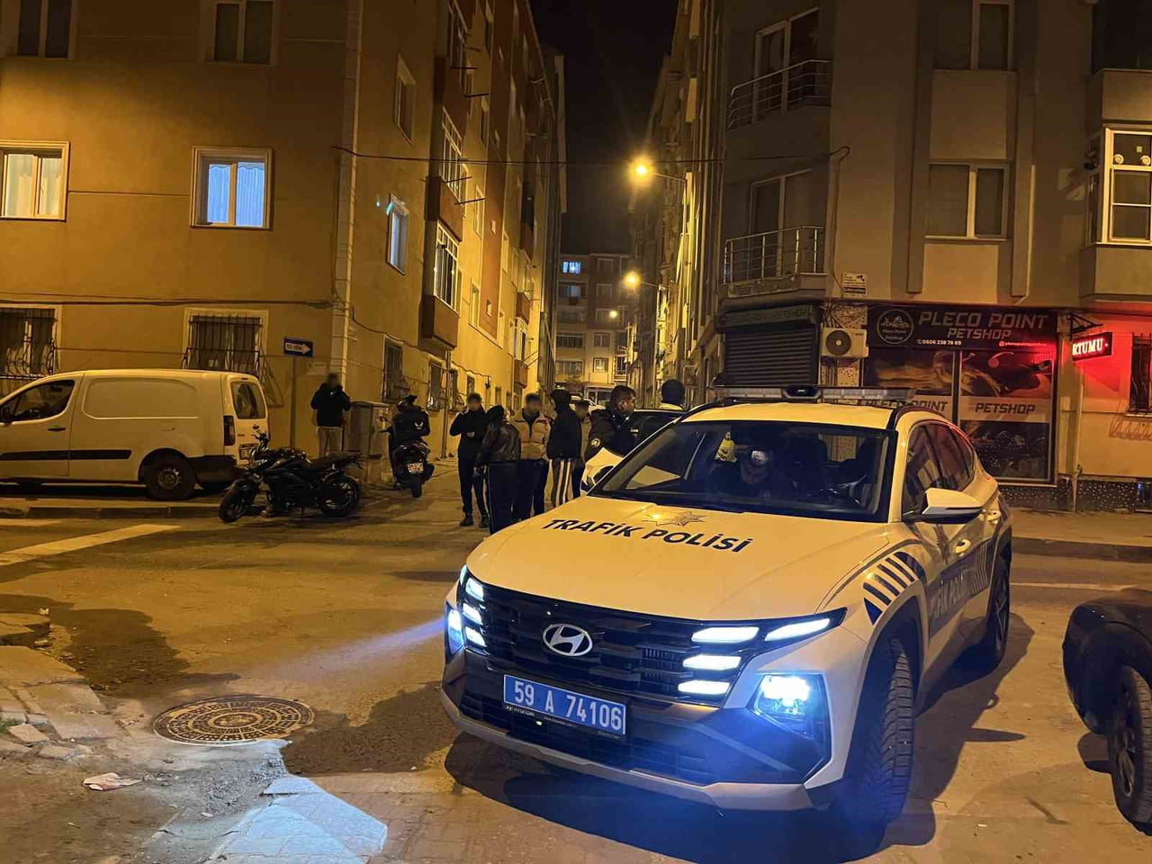 ÇORLU'DA YAYA DEVRİYE GÖREVLİLERİNİN DURDURDUĞU PLAKASI KAPALI VAZİYETTEKİ MOTOSİKLETİN SÜRÜCÜSÜ...