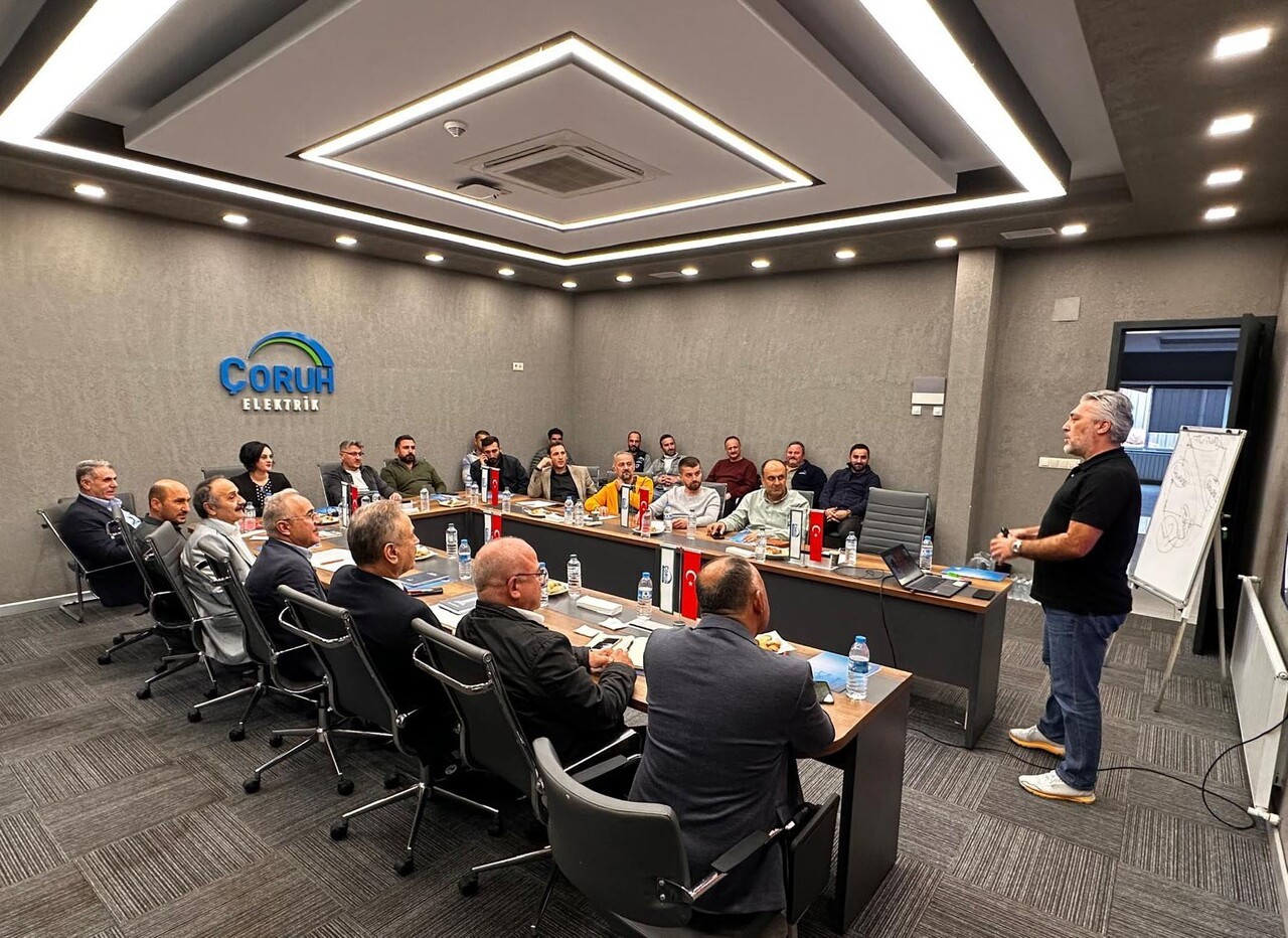 ÇORUH EDAŞ, MÜŞTERİ MEMNUNİYETİNİ ARTIRMAK VE KURUM İÇİ İLETİŞİM BECERİLERİNİ GÜÇLENDİRMEK İÇİN...