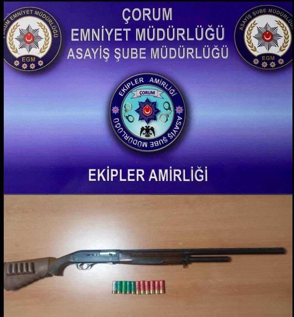 ÇORUM'DA POLİS EKİPLERİNCE GERÇEKLEŞTİRİLEN DENETİMLERDE HAKLARINDA YAKALAMA KARARI BULUNAN 9 KİŞİ...