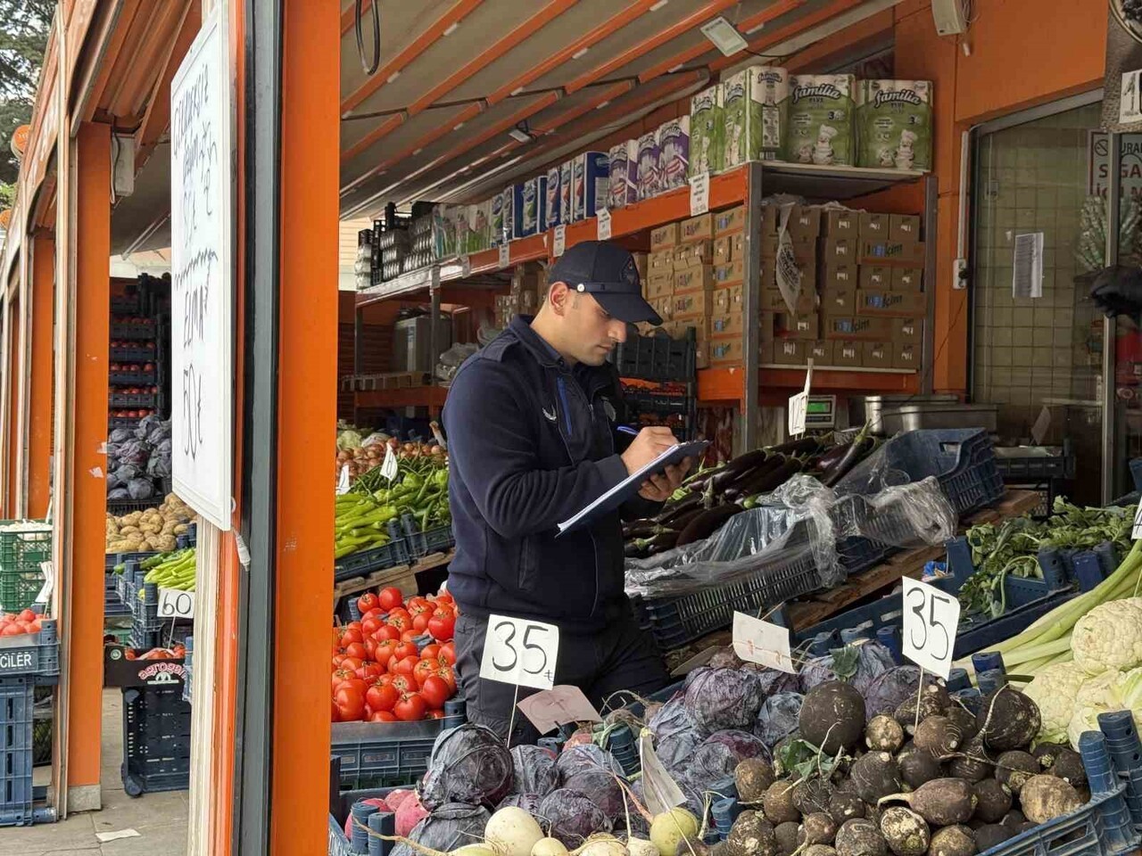 ÇORUM BELEDİYESİ, HALK SAĞLIĞINI KORUMAK VE KAYIT DIŞI TİCARETİN ÖNÜNE GEÇMEK AMACIYLA ŞEHİR...