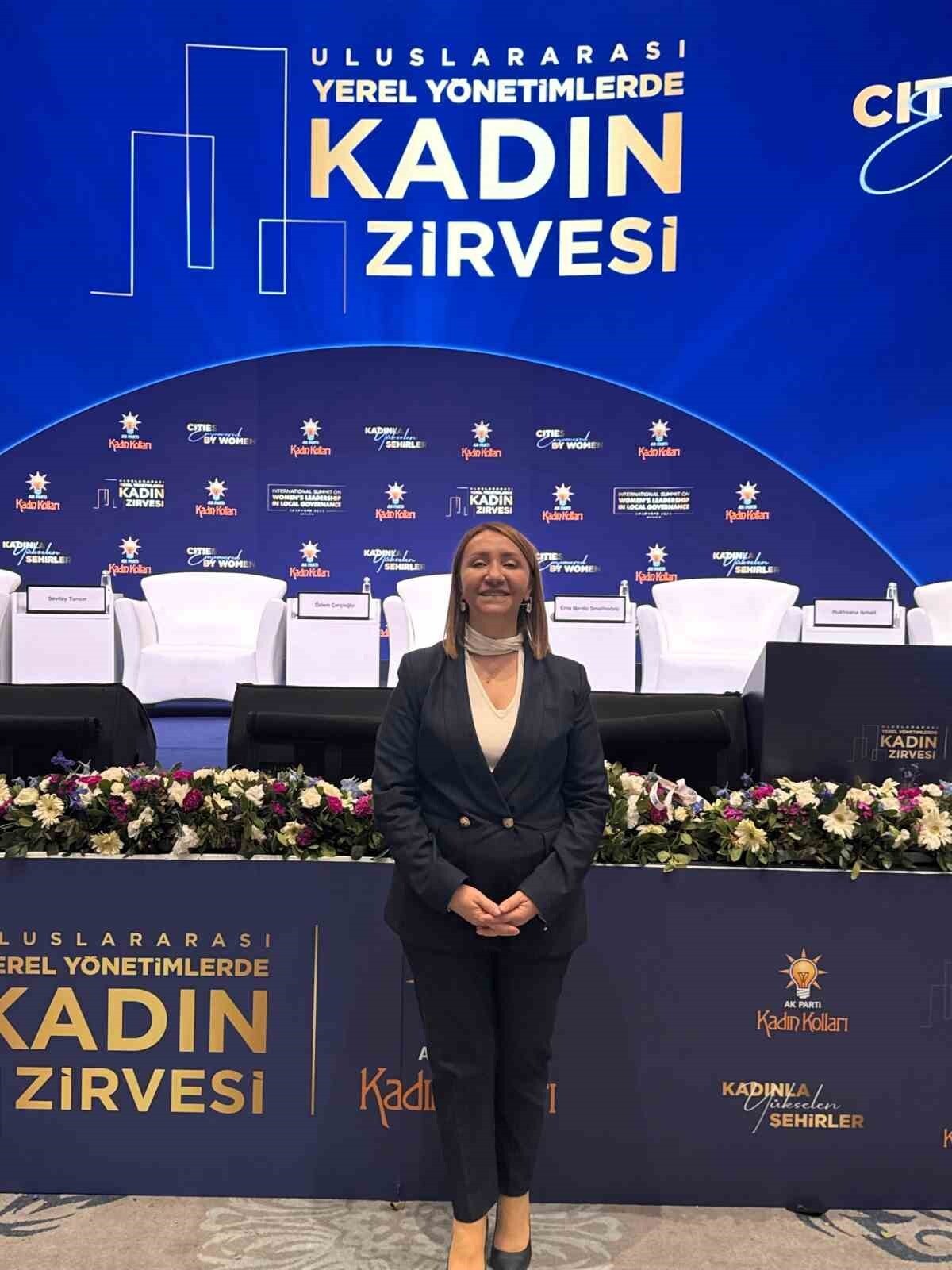 CUMHURBAŞKANI ERDOĞAN'A KILIÇ HEDİYE ETTİ