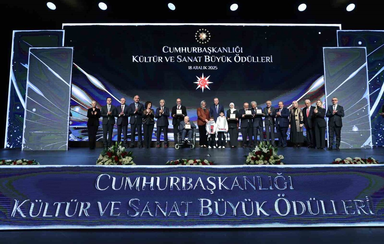 CUMHURBAŞKANI RECEP TAYYİP ERDOĞAN, CUMHURBAŞKANLIĞI KÜLTÜR VE SANAT BÜYÜK ÖDÜLLERİNİ TAKDİM...