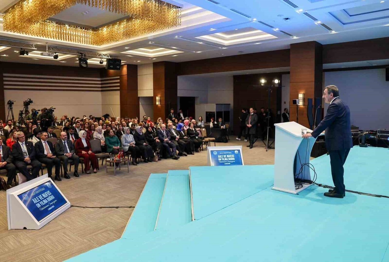 CUMHURBAŞKANI YARDIMCISI CEVDET YILMAZ, "ÜLKELERİN SON 7 YILDAKİ DOĞURGANLIK HIZI DEĞİŞİMLERİ...