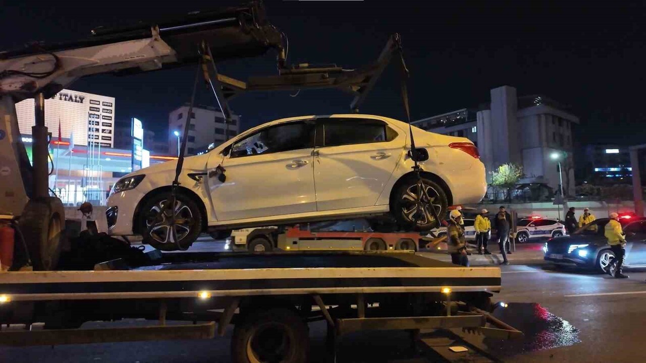 D100 KARAYOLU BOSTANCI - KOZYATAĞI İSTİKAMETİNDE SEYİR HALİNDEYKEN MAKAS ATARAK İLERLEDİĞİ İDDİA...