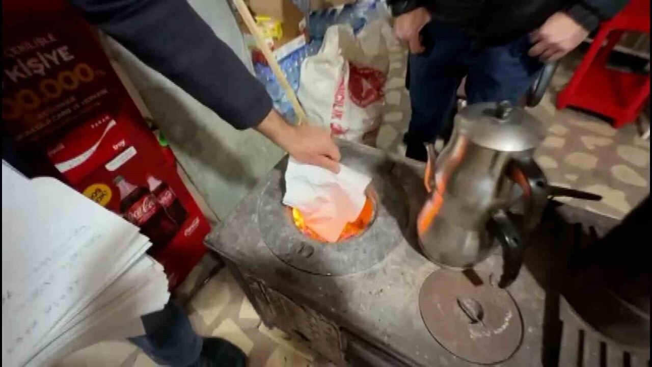 DAHA ÖNCE MAHALLE BAKKALININ VERESİYE BORÇLARINI KAPATIP DEFTERİ YAKAN UMUT TOPARLAK, BU KEZ...