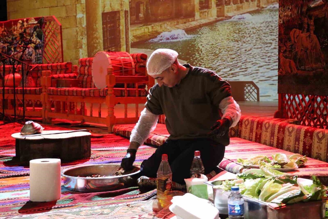 DENİZLİ'DE DÜZENLENEN "URFA SIRA GECESİ" İLE KÜLTÜRLER BULUŞTU