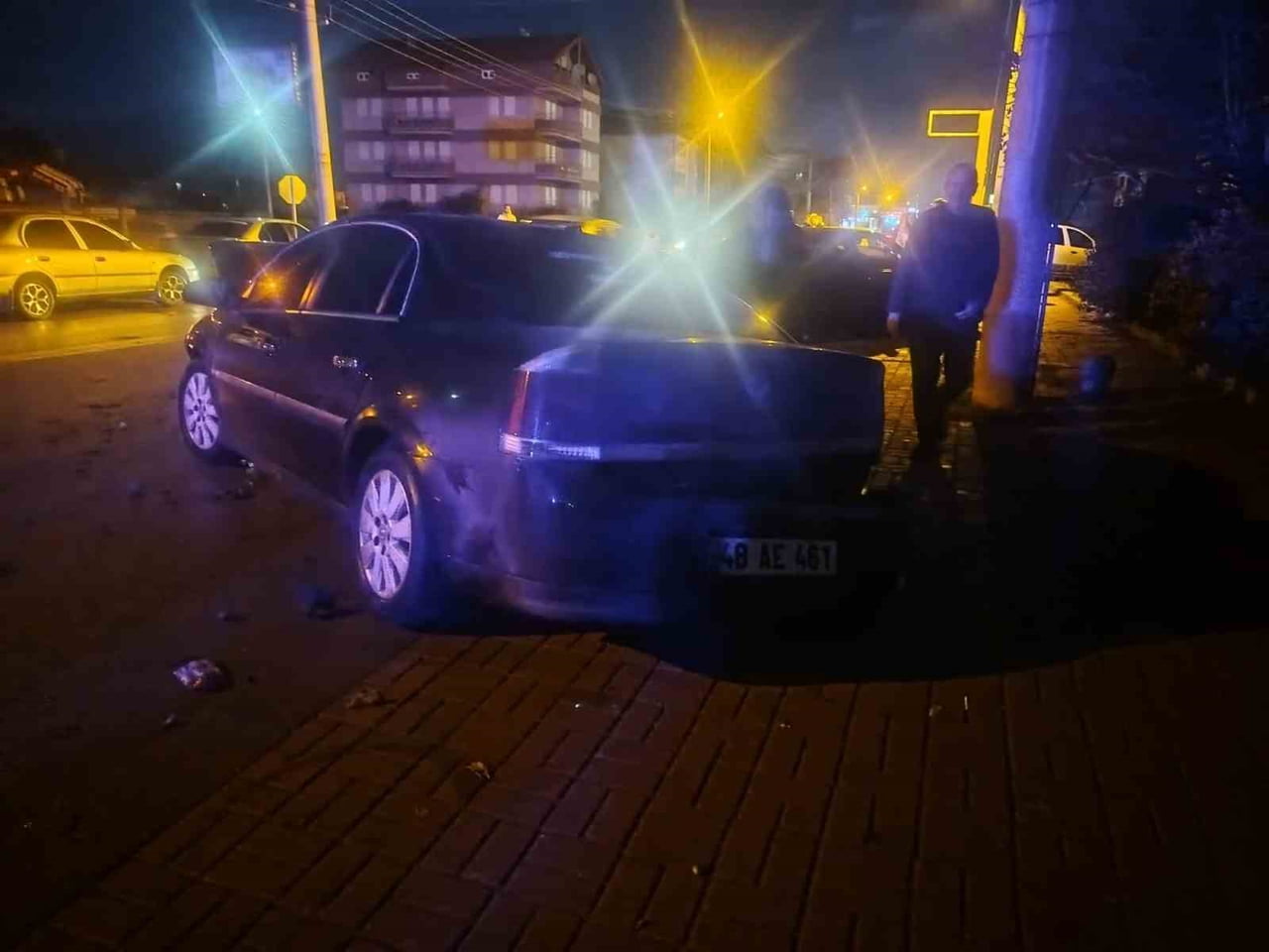 DENİZLİ'DE YAĞIŞLI HAVADA SÜRATLE SEYİR HALİNDE OLAN OTOMOBİL, YAŞLI KADININ KULLANDIĞI ELEKTRİKLİ...