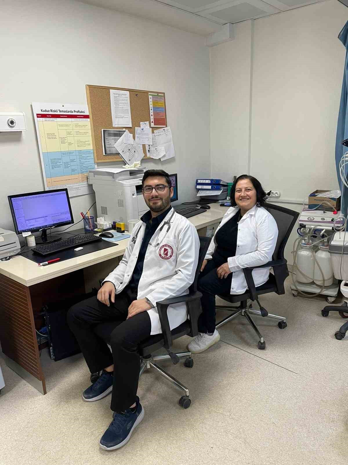 DENİZLİ’DE BİR DEVLET HASTANESİNDE EBE OLARAK GÖREV YAPAN ANNE, AYNI HASTANEYE ATANAN OĞLUYLA...