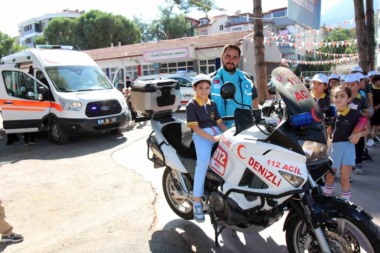 DENİZLİ İL SAĞLIK MÜDÜRÜ UZ.DR. BERNA ÖZTÜRK, 1-7 ARALIK ACİL SAĞLIK HİZMETLERİ HAFTASI KAPSAMINDA...