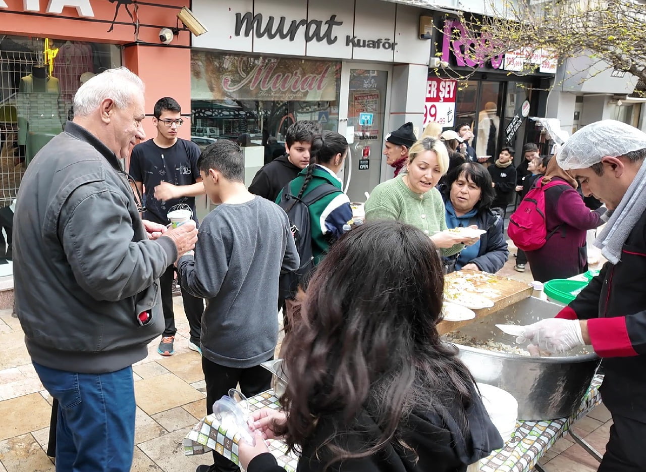 DENİZLİ’NİN MERKEZEFENDİ İLÇESİNE BAĞLI SIRAKAPILAR MAHALLESİ MİMAR SİNAN CADDESİ ESNAFLARI...