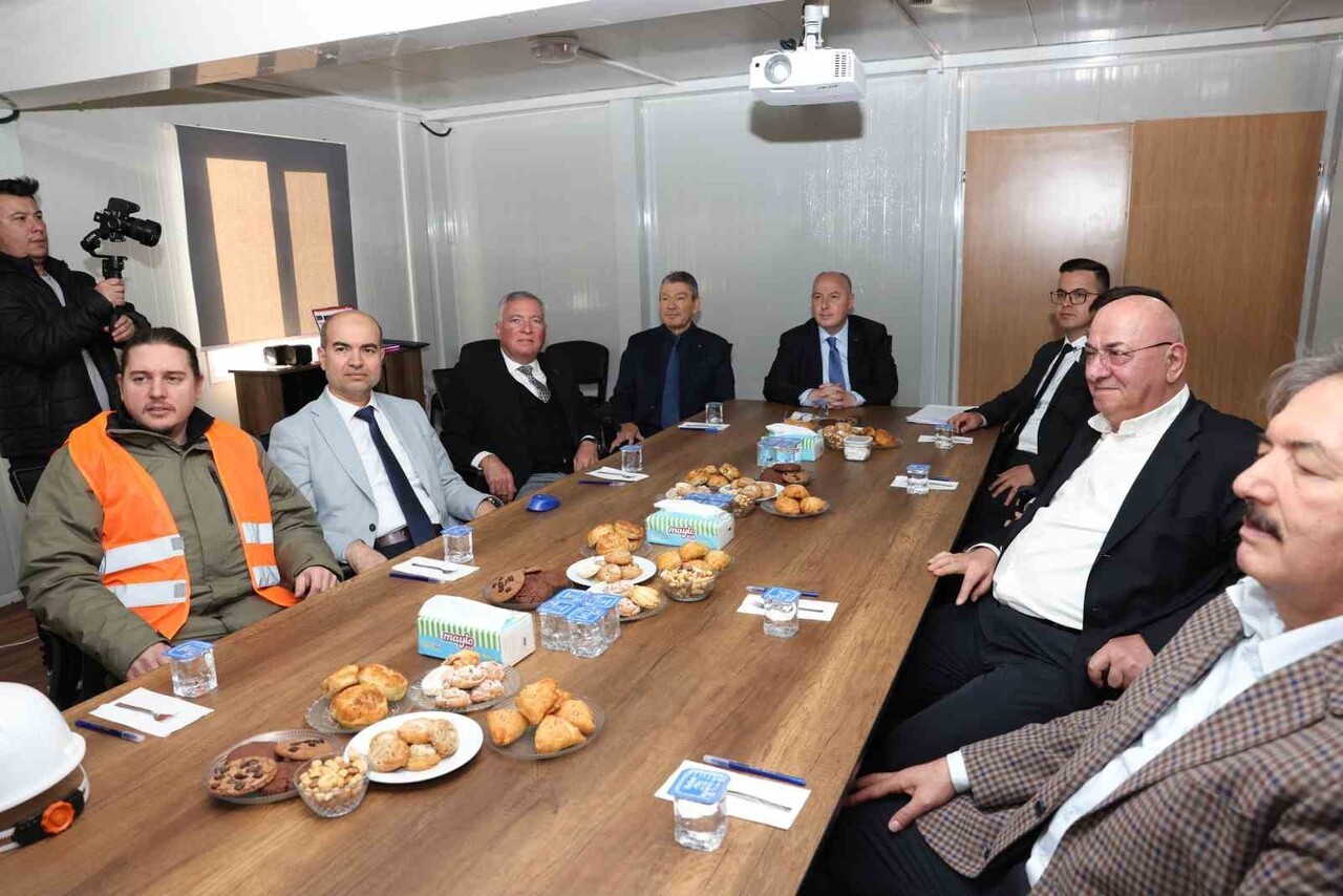 DENİZLİ VALİSİ ÖMER FARUK COŞKUN VE BERABERİNDEKİ HEYET, DENİZLİ OSB YÖNETİMİ EŞLİĞİNDE BÖLGEDE...