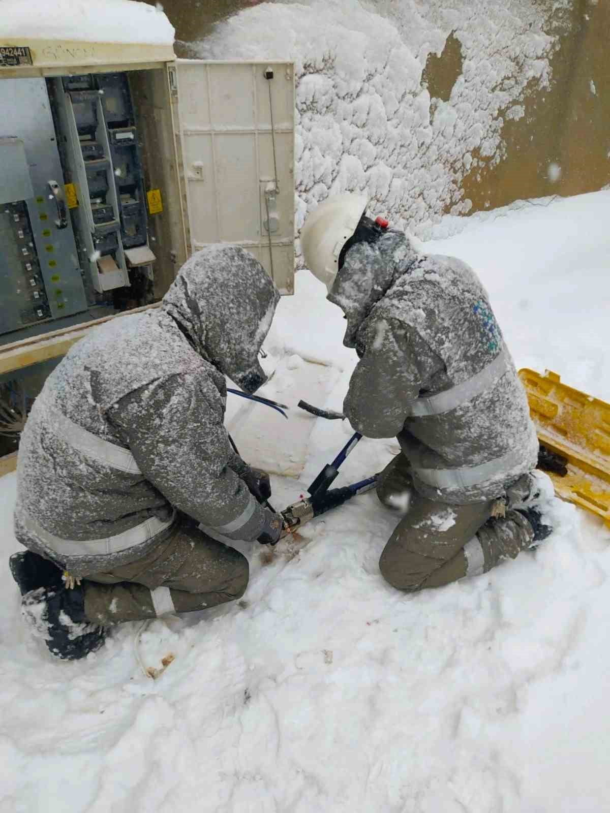 DİCLE ELEKTRİK, GÜNEYDOĞU BÖLGESİ’Nİ ETKİSİNE ALAN KAR YAĞIŞLARINA KARŞIN HİZMET BÖLGESİNDE...