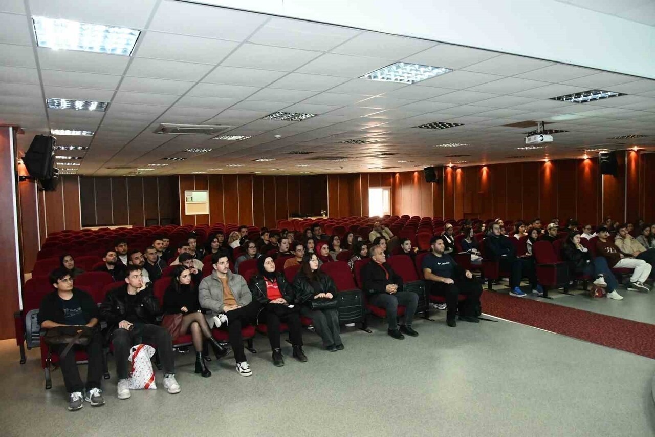 DİDİM MYO’LU ÖĞRENCİLERE YURTDIŞI VE KARİYER FIRSATLARI EĞİTİMİ VERİLDİ