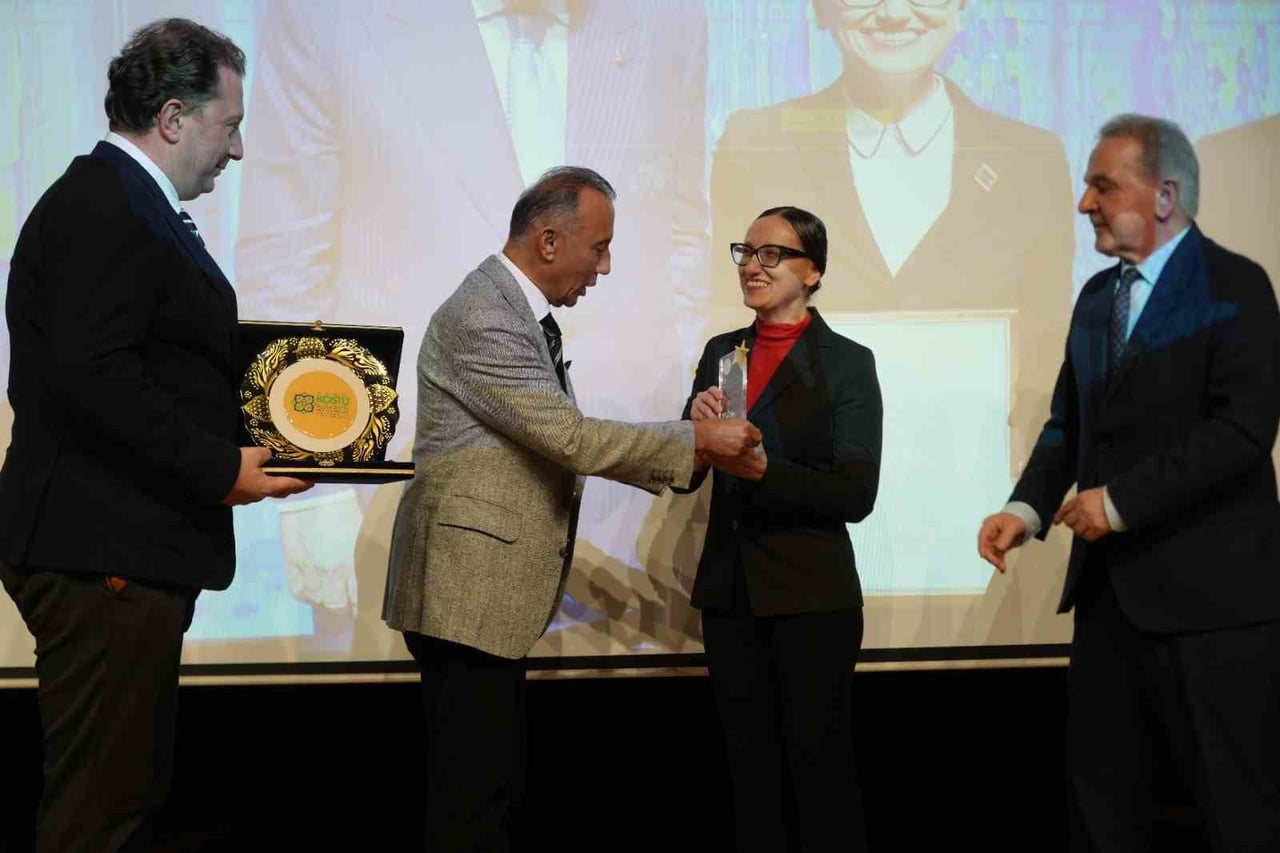 DİŞ HEKİMLİĞİ ALANINDAKİ BİLİMSEL ÇALIŞMALARIYLA DÜNYA ÇAPINDA TANINAN VE TÜBA ULUSLARARASI...