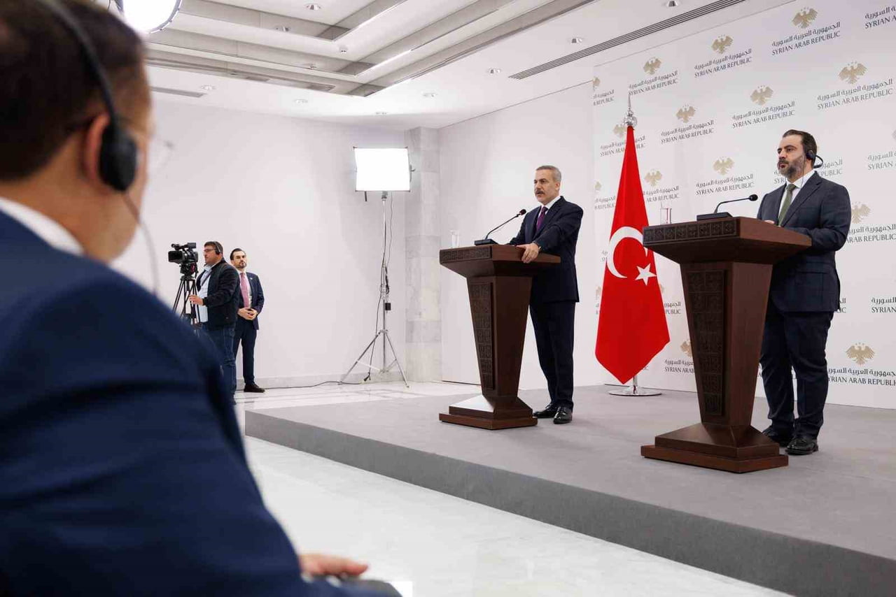 DIŞİŞLERİ BAKANI FİDAN SDG’NİN SURİYE ORDUSUNA ENTEGRASYONU SÜRECİNDE İSRAİL ENGELİNE İŞARET...