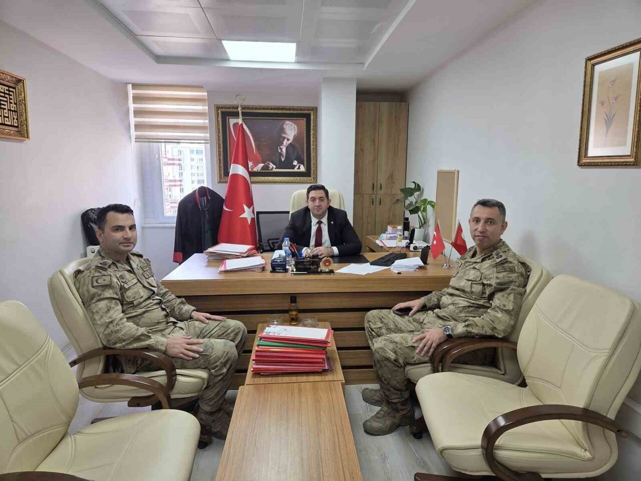 DİYARBAKIR'DA ERGANİ SULH CEZA HAKİMİ ERTAN TOSUNOĞLU, TABUR KOMUTANI VE İLÇE JANDARMA KOMUTANINI...