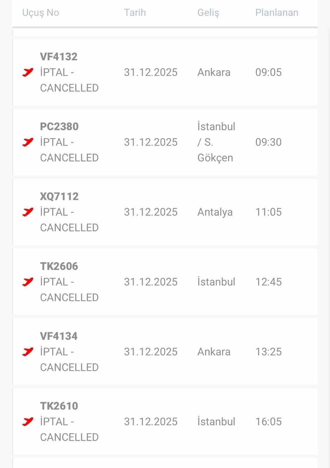 DİYARBAKIR'DA YOĞUN KAR YAĞIŞI NEDENİYLE UÇAK SEFERLERİ İPTAL EDİLDİ.