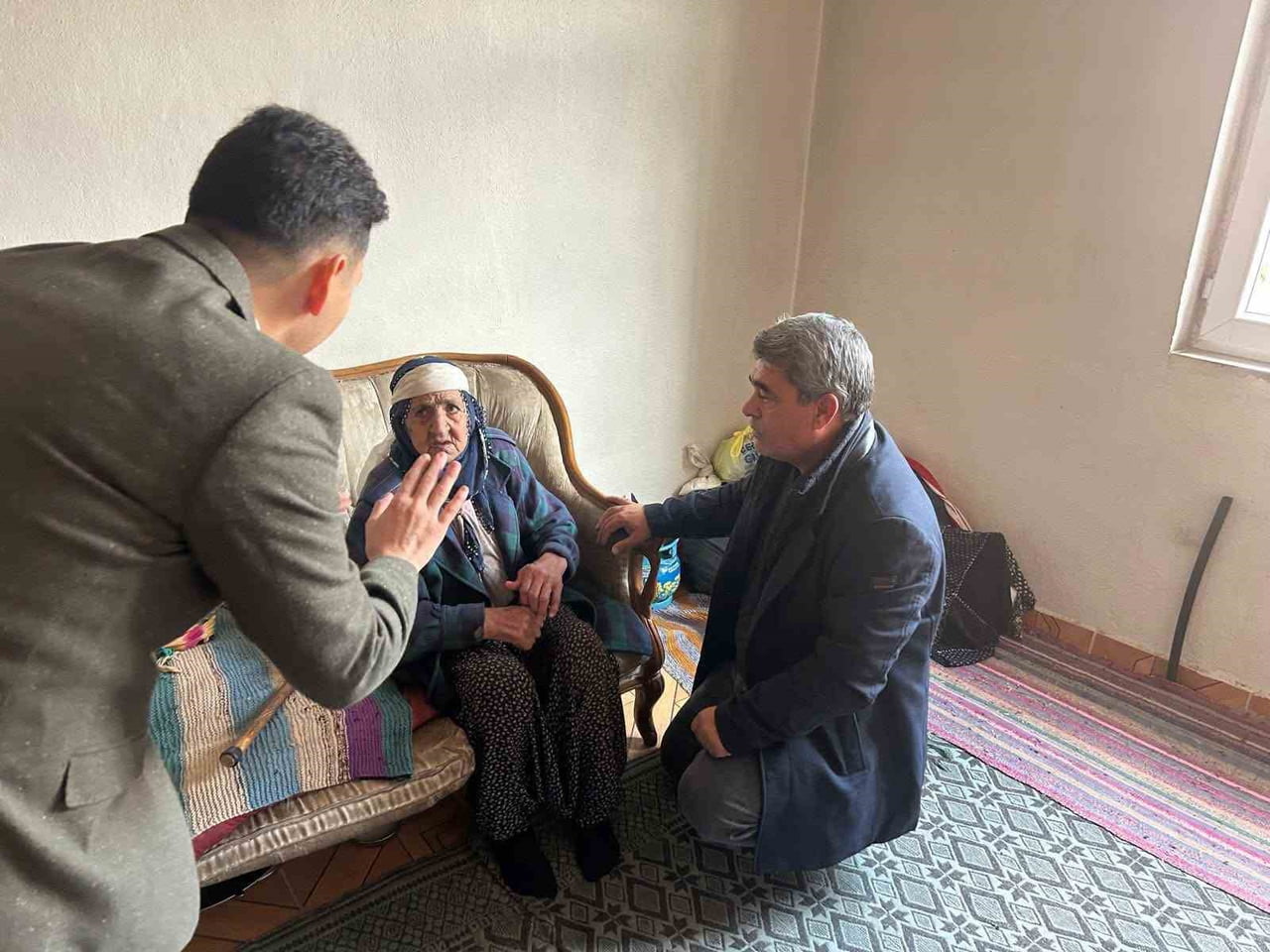 DİYARBAKIR'IN ÇERMİK İLÇE KAYMAKAMI ADEM KARATAŞ, MERKEZ VE KÖYLERDE VATANDAŞLARLA BİR ARAYA GELİP...