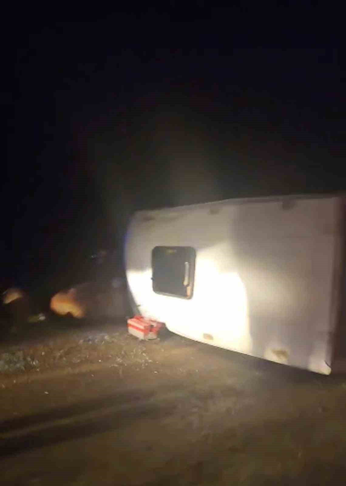 DİYARBAKIR'IN ÇINAR İLÇESİNDE İNŞAAT İŞÇİLERİNİ TAŞIYAN MİNİBÜSÜN DEVRİLMESİ SONUCU 16 KİŞİ...