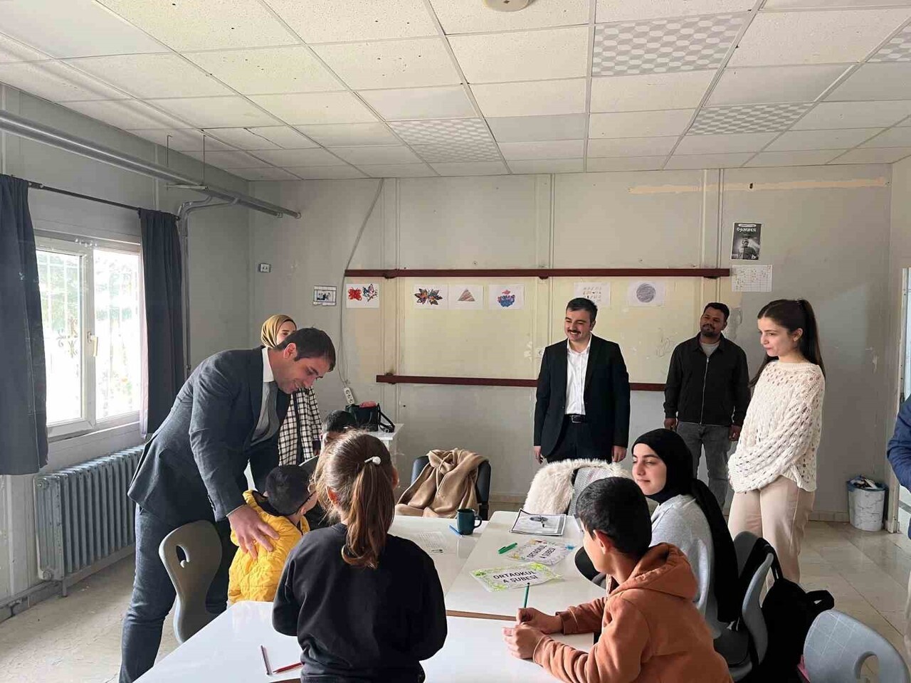 DİYARBAKIR'IN DİCLE İLÇE KAYMAKAMI MUSTAFA ATIŞ, İLÇE MİLLİ EĞİTİM MÜDÜRÜ MUSTAFA SABIR İLE...