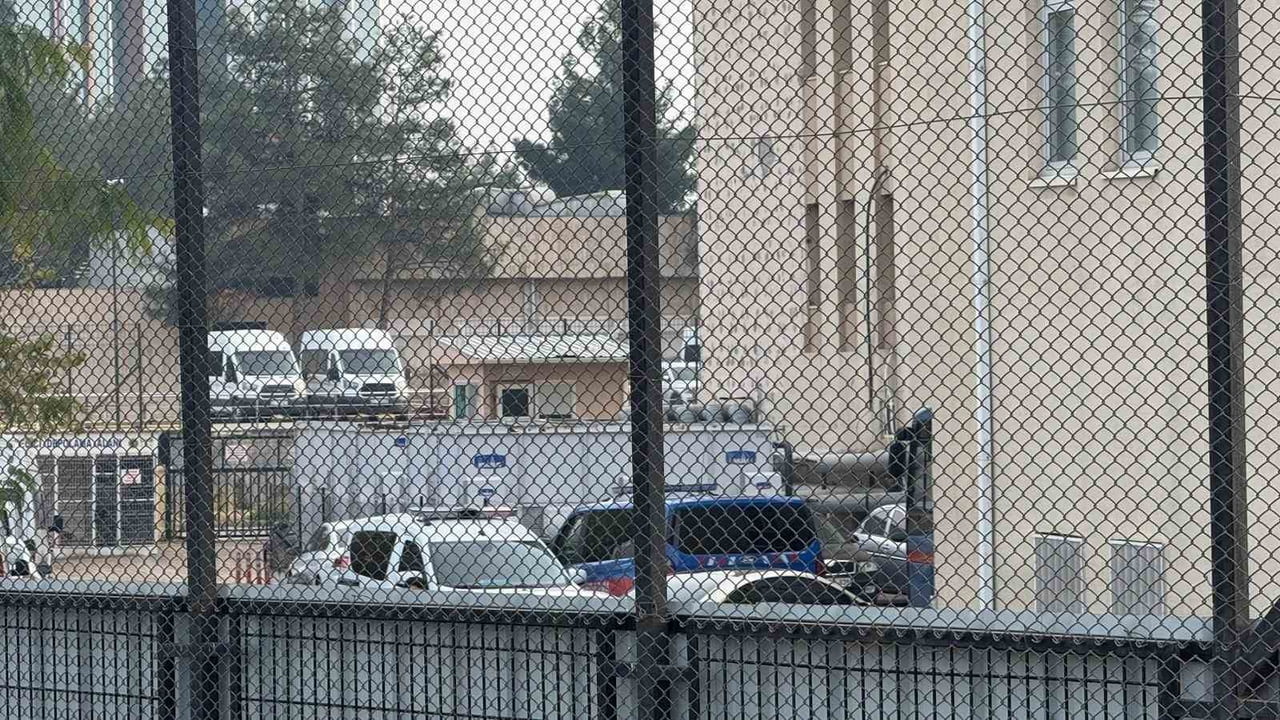 DİYARBAKIR'IN MERKEZ YENİŞEHİR İLÇESİNDE BİR BİNADAKİ BOŞ DAİREDE CESEDİ BULUNAN 18 YAŞINDAKİ...